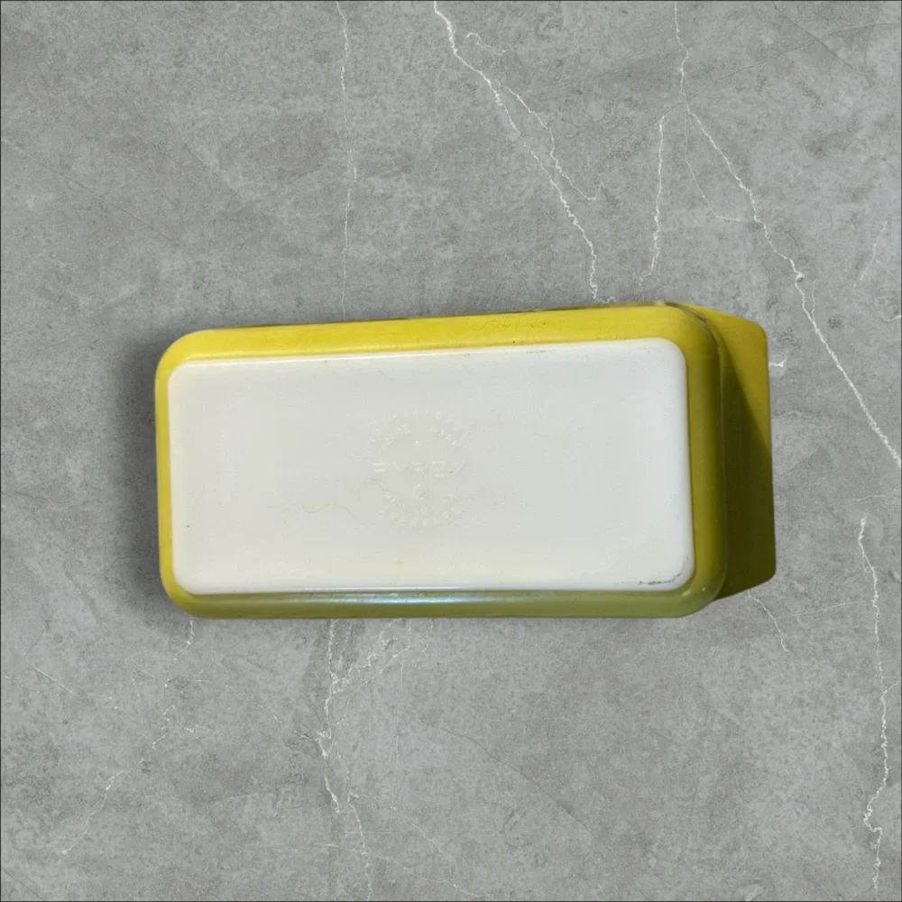 Vintage Pyrex Yellow Milk Glass Loaf Pan 8.5” x 4.5” x 2.5” Ovenware #913‎ USA